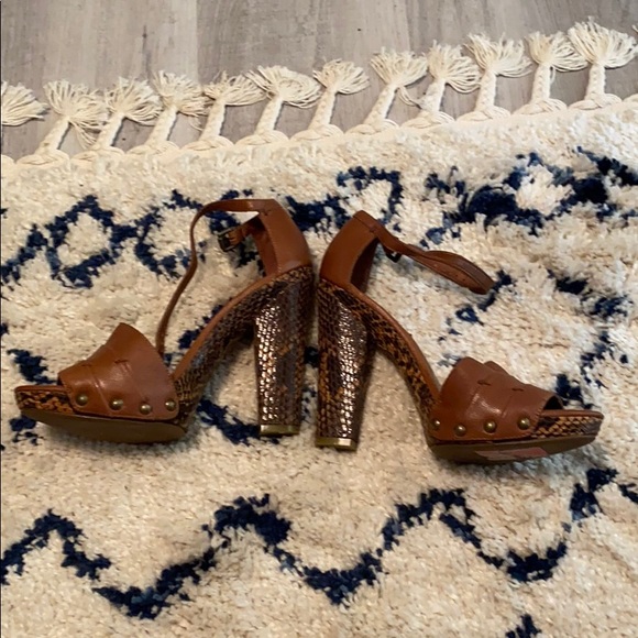 7 for all mankind brown snakeprint heels - Picture 2 of 5